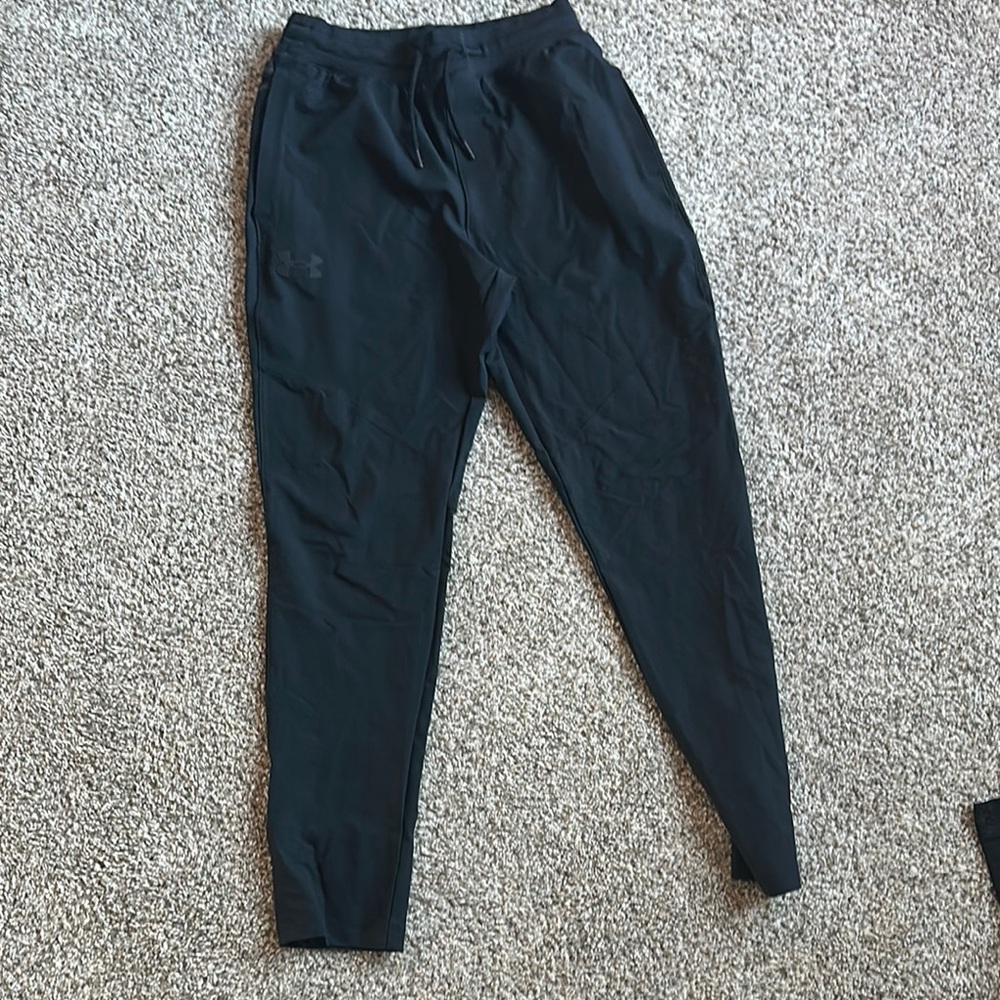 Under Armour Men's Black Jogger Pants - MEDIUM